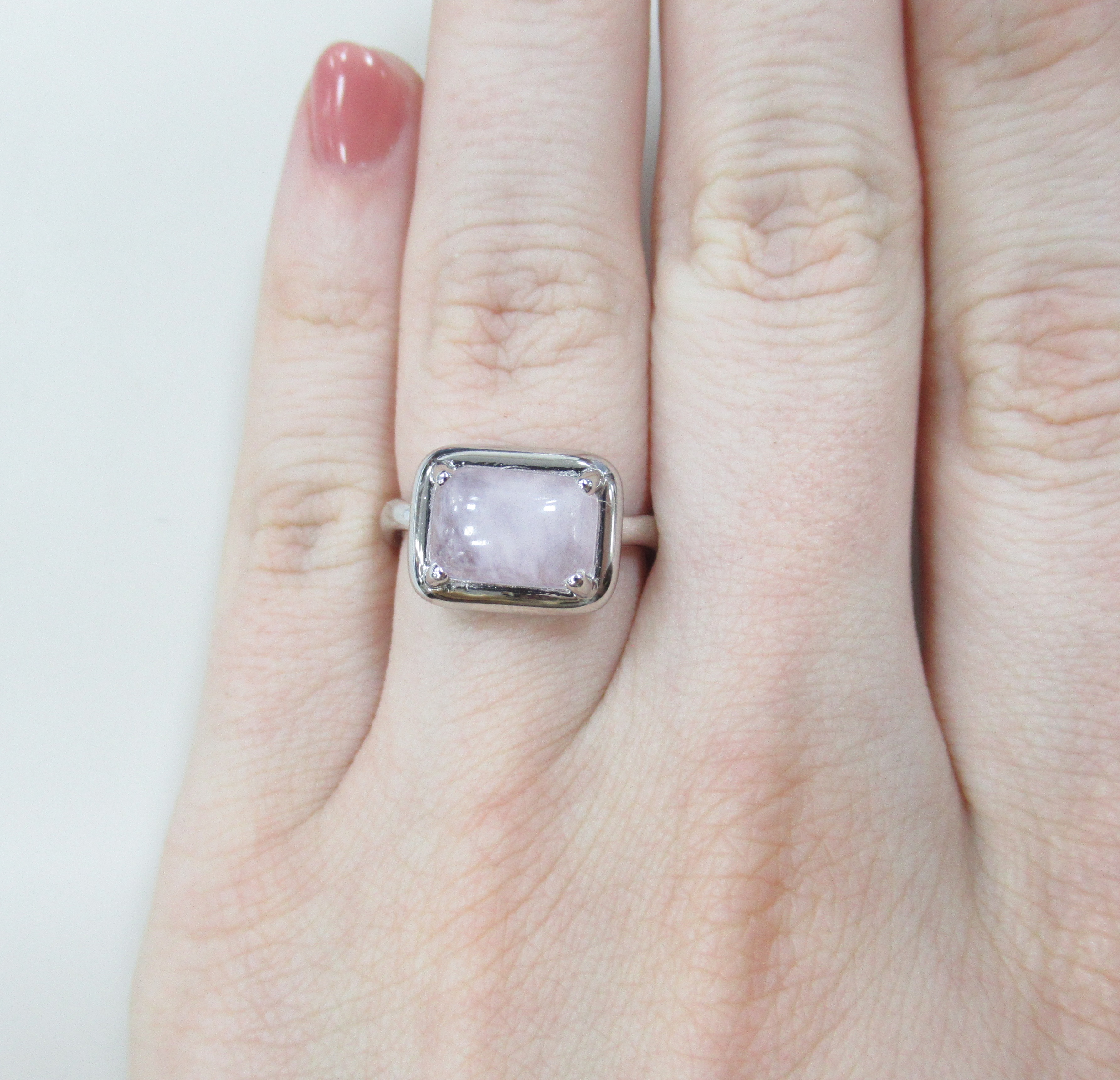 Серебряное кольцо с морганитом